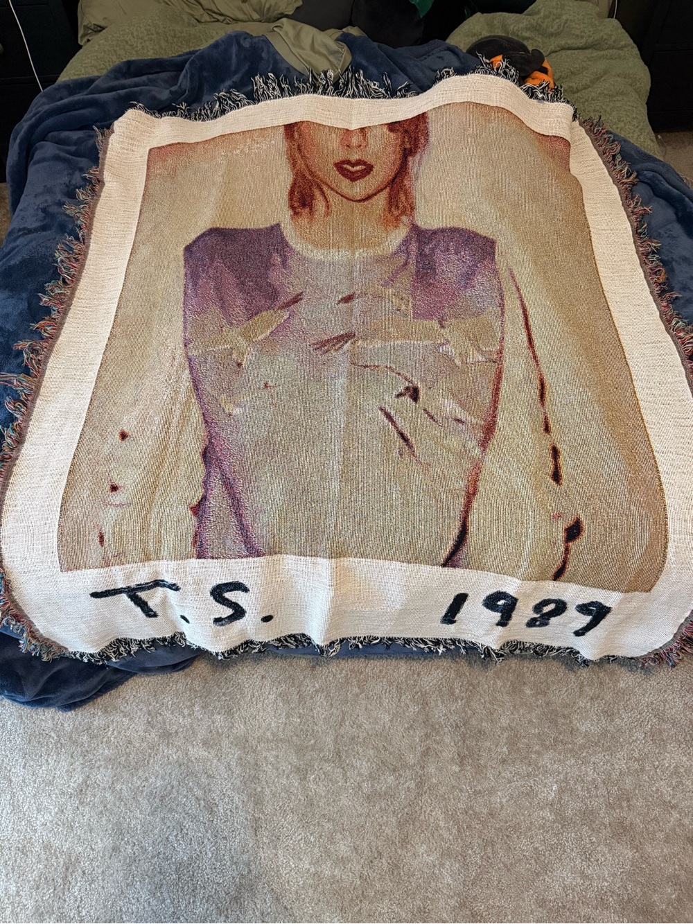 Taylor Swift 1989 Themed Woven Throw Blanket - Cream and Purple